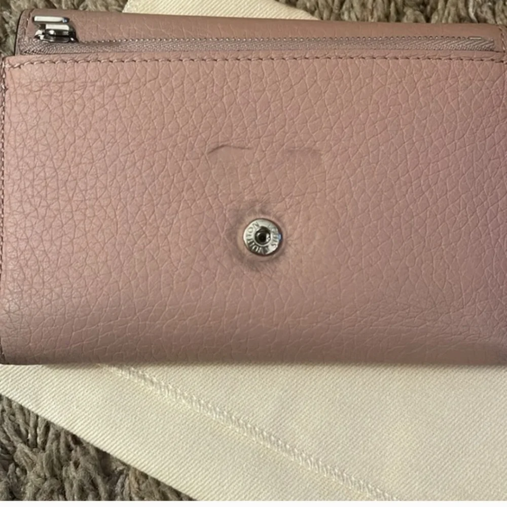Louis Vuitton Capucines Compact Wallet